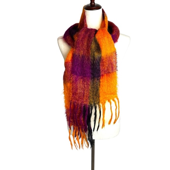 Carson Pirie Scott & Co.Plaid Scarf with Fringe Made In England mohair and wool - Picture 11 of 13
